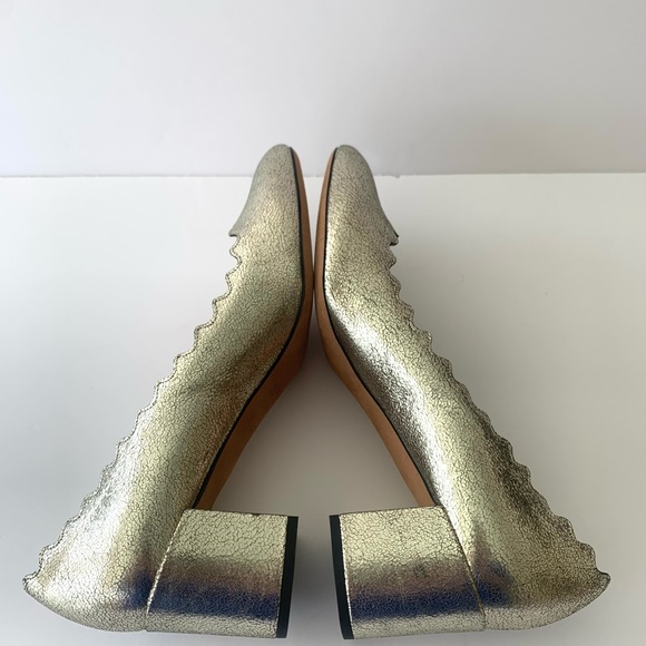 Chloe Gold leather Lauren scallop trim leather pump. Block heel. Slip on shoe. - Picture 2 of 9